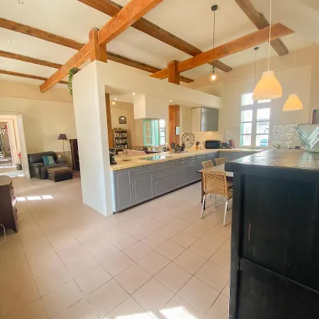 Maison De La Plume *